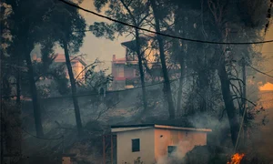 Incendiu în Siviri, pe brațul Kassandra din Halkidiki FOTO X