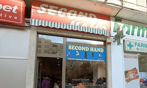 La câţiva paşi distanţă, pe Bd  Mihai Bravu, nr  105, un alt butic jpeg