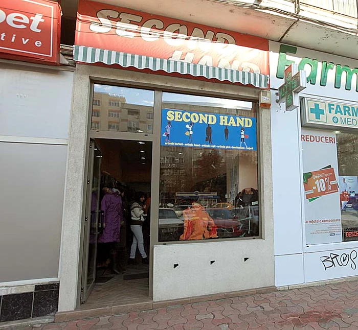 La câţiva paşi distanţă, pe Bd. Mihai Bravu, nr. 105, un alt butic