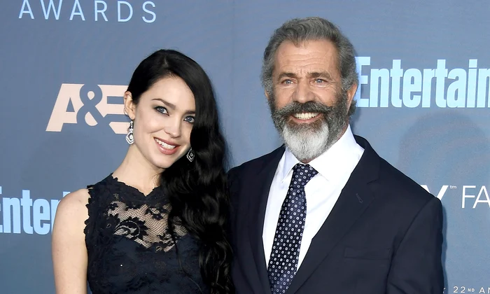 Mel Gibson trăieşete o poveste de dragoste cu Rosalind, de 28 de ani, la vârsta de 63 de ani jpeg