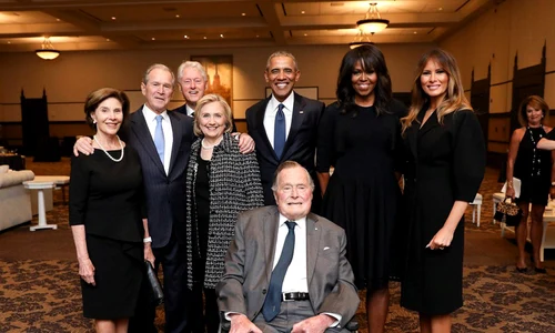 Portrait de famille des présidents americains après la messe des obsèques de Barbara Bush jpeg