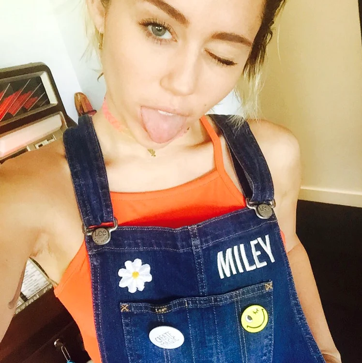 Miley Cyrus (22 de ani) a recunoscut că nu și-a schimbat hainele de trei zilefoto: Arhiva Personală