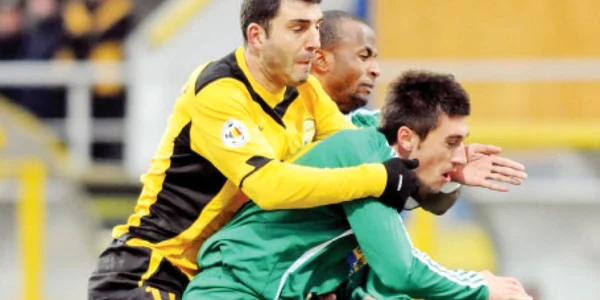Dorel Zaharia (stânga) a evoluat un sezon la FC Braşov