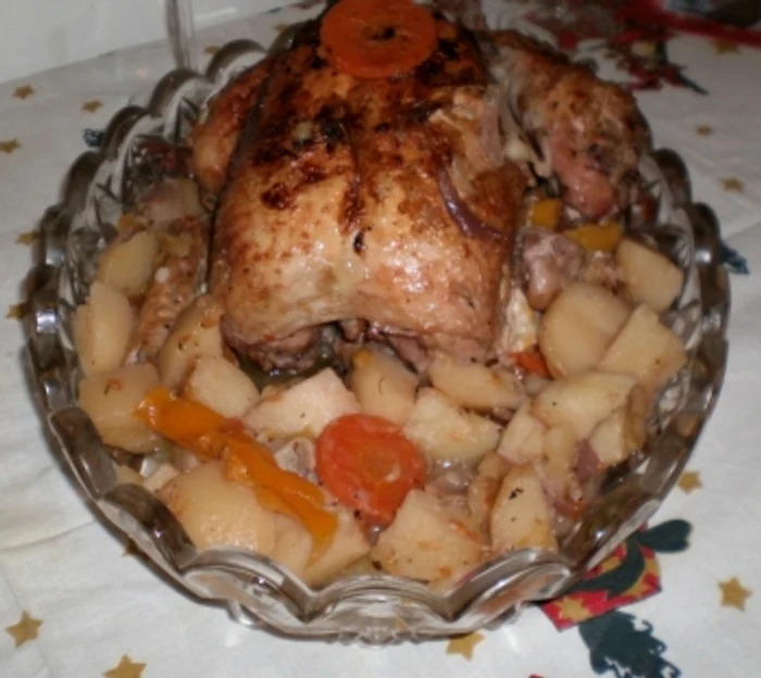 Pui umplut cu ciuperci și costiță