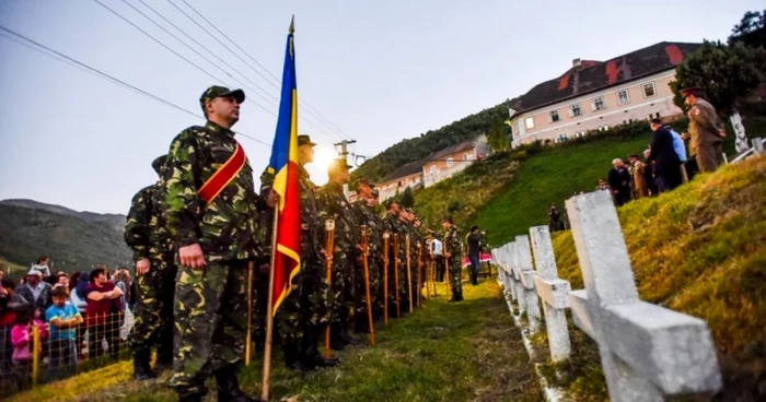 Militarii români care decid să iasă la pensie vor primi mai puţini bani - procentual - decât colegii lor din alte ţări membre NATO FOTO Silvana Armat