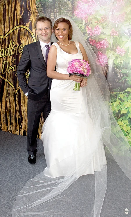 
    Nadine și avocatul  Dragoș Apostolescu  nu fac nici o mișcare  unul fără celălalt  