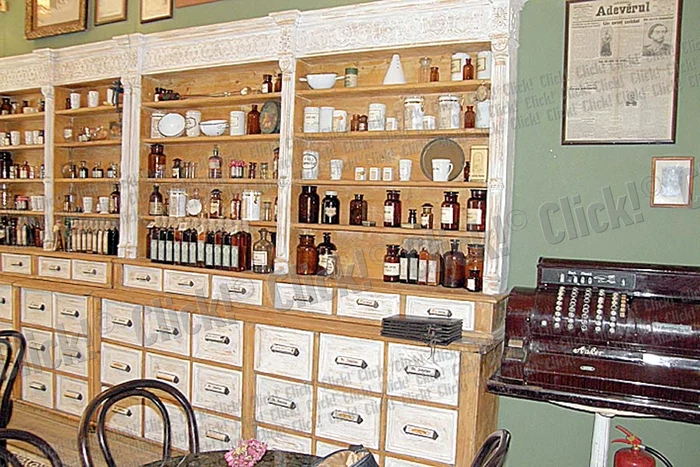 Toate băuturile  sunt servite  în eprubete (FOTOGRAFII: SIMONA SUCIU)