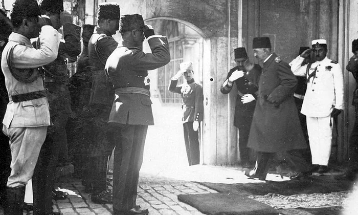 1 noiembrie: A abdicat Mehmet al VI lea, ultimul sultan al Imperiului otoman jpeg