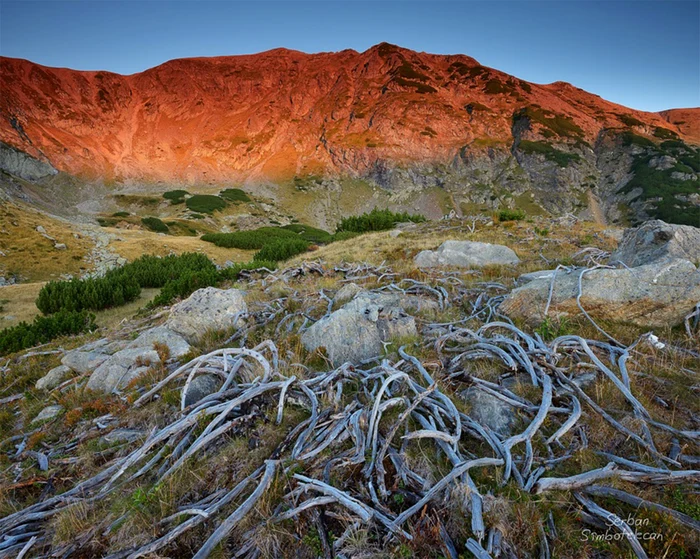 În peștera de pe Vârful Gugu și-ar fi ascuns Decebal comorile