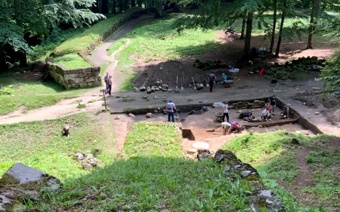 sarmizegetusa regia foto cj hunedoara