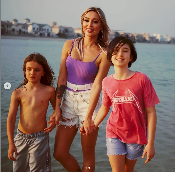 Sub această poză Raluca a postat mesajul prin care nega despărţirea în luna august.