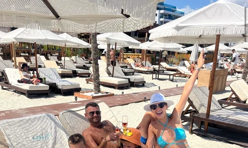 Georgiana Lobonț și soțul ei au sărbătorit 8 ani de căsătorie cu șampanie scumpă