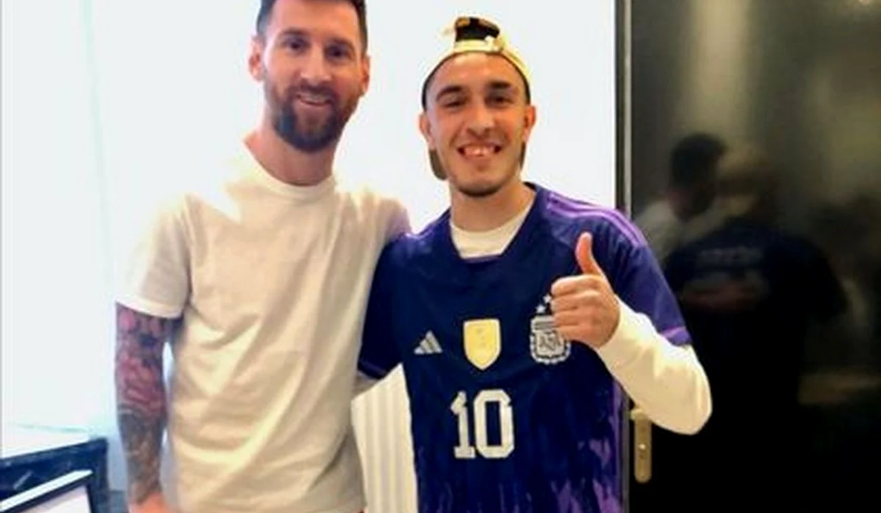 Juan Polcan a reușit să-și întâlnească idolul, după 10 ore de perseverat (FOTO: Instagram)