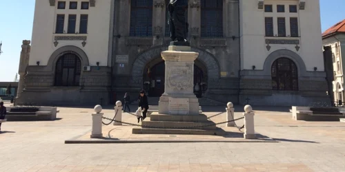 Statuia lui Ovidius Piaţa Ovidiu Muzeul de Istorie Naţională şi Arheologie Constanţa Foto Sînziana Ionescu