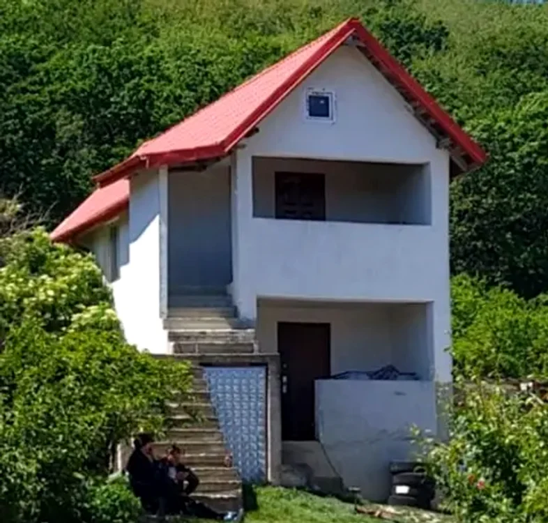 Casa în care a avut loc crima urmată de sinucidere FOTO IPJ Vaslui 