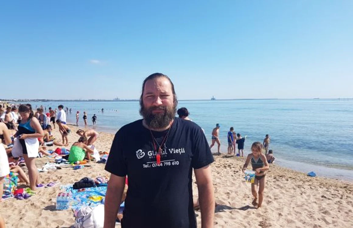 Preotul Dan Damaschin si 200 de copii