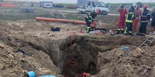 Muncitor prins sub un mal de pamant FOTO SAL Constanta