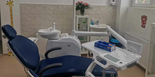 Cabinet stomatologic școlar la Dumbrăvița FOTO Ștefan Both