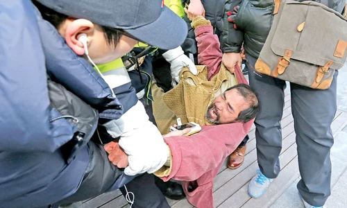 Kim Ki Jong (55 de ani)  jpeg