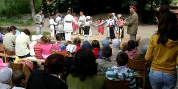 Copiii işi amintesc azi de marele patriot Nicolae Bălcescu