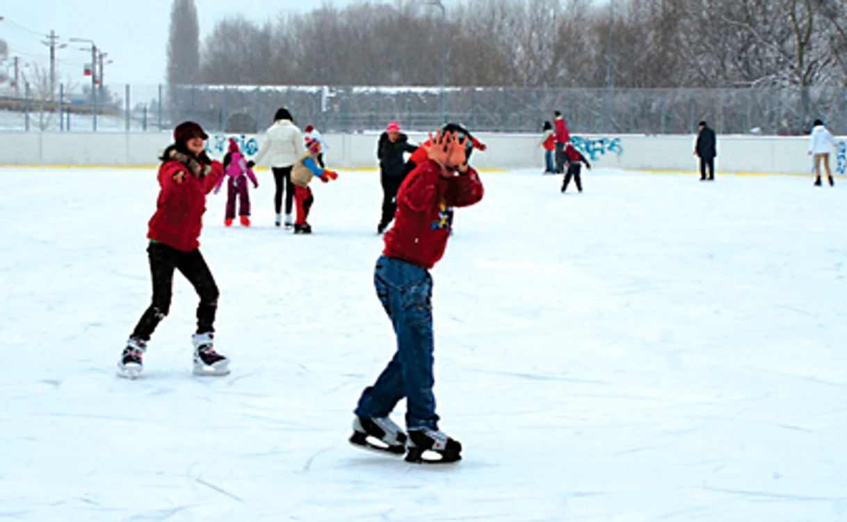 Arădenii se vor bucura de patinoar mai mult timp