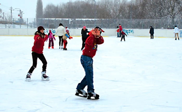 Arădenii se vor bucura de patinoar mai mult timp