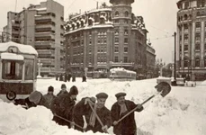 Poveştile celei mai crunte ierni care s a abătut asupra României în secolul XX  Vijelia a ţinut două săptămâni, nămeţi de cinci metri au acoperit tot sud estul ţării jpeg