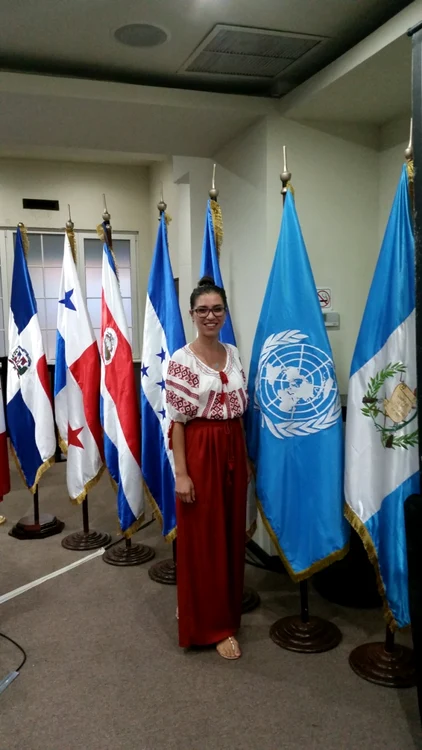 Cristina
în timpul stagiului de practică la Biroul Organizaţiei Naţiunilor
Unite pentru Droguri şi Criminalitate în Guatemala, 2017.