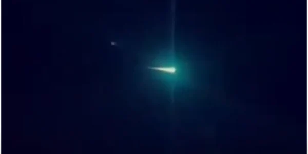 Meteorit verde Australia Foto captură TNT