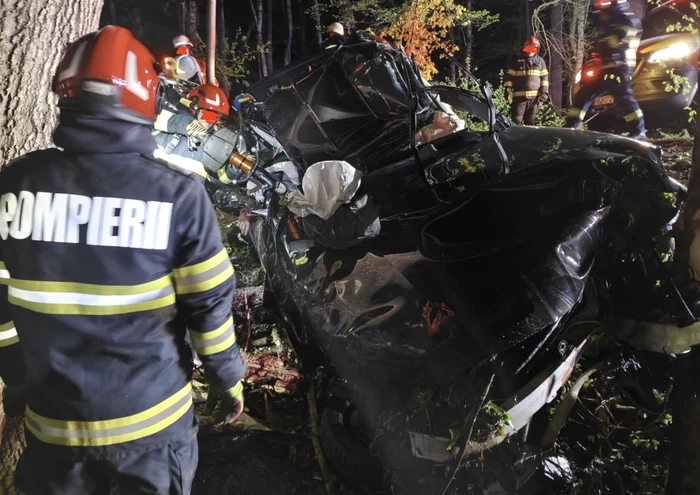 Cei doi tineri și-au pierdut viața în urma impactului / foto: Facebook