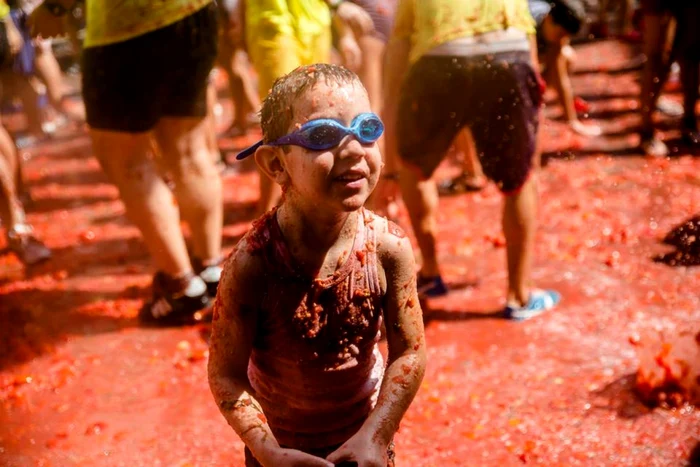 festival la tomatina spania foto facebook la tomatina