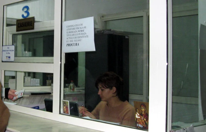 Slătinenii pot evita să se prezinte la ghişeu, plătindu-şi de acasă dările către stat