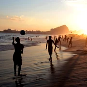 Plaje la mare foto Pixabay com jpg