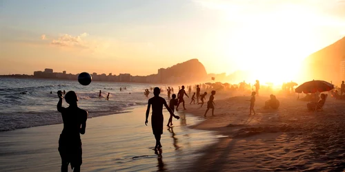 Plaje la mare foto Pixabay com jpg