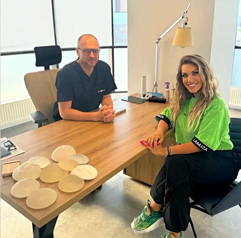 Amna, în vizită la medicul ei estetician, Florin Juravle Foto: Instagram 