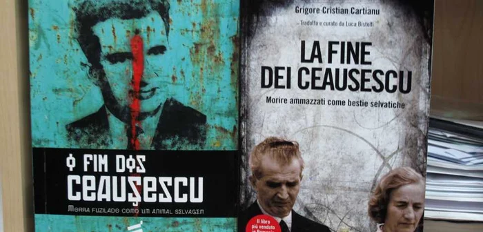 "O fim dos Ceauşescu", varianta în portugheză a volumului semnat de Grigore Cartianu, alături de ediţia în limba italiană a aceleiaşi cărţi FOTO: Alin Paicu