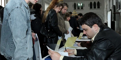 Absolvenţii de liceu care nu au promovat Bacalaureatul se pot înregistra pentru a beneficia de şomaj