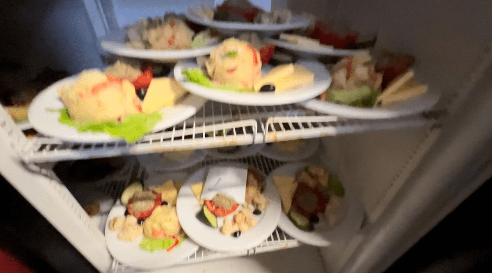 Restaurantul Delfinul sfidează OPC. Deși închis temporar, organizează mese festive