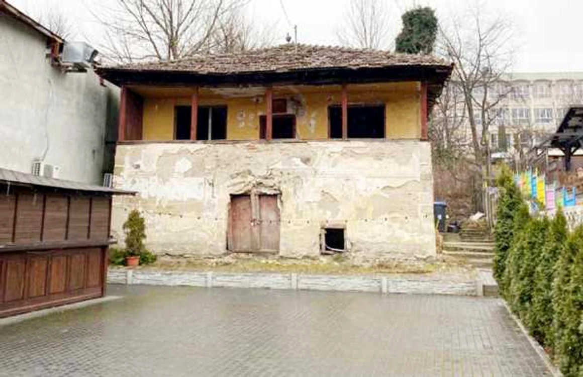 Casa în care a locuit Nicolae Coculescu este acum în paragină FOTO: Denis Grigorescu