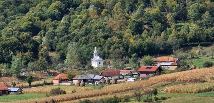 Comuna Roșia este una dintre cele mai mari din lume / foto: calatorinbascheti.ro