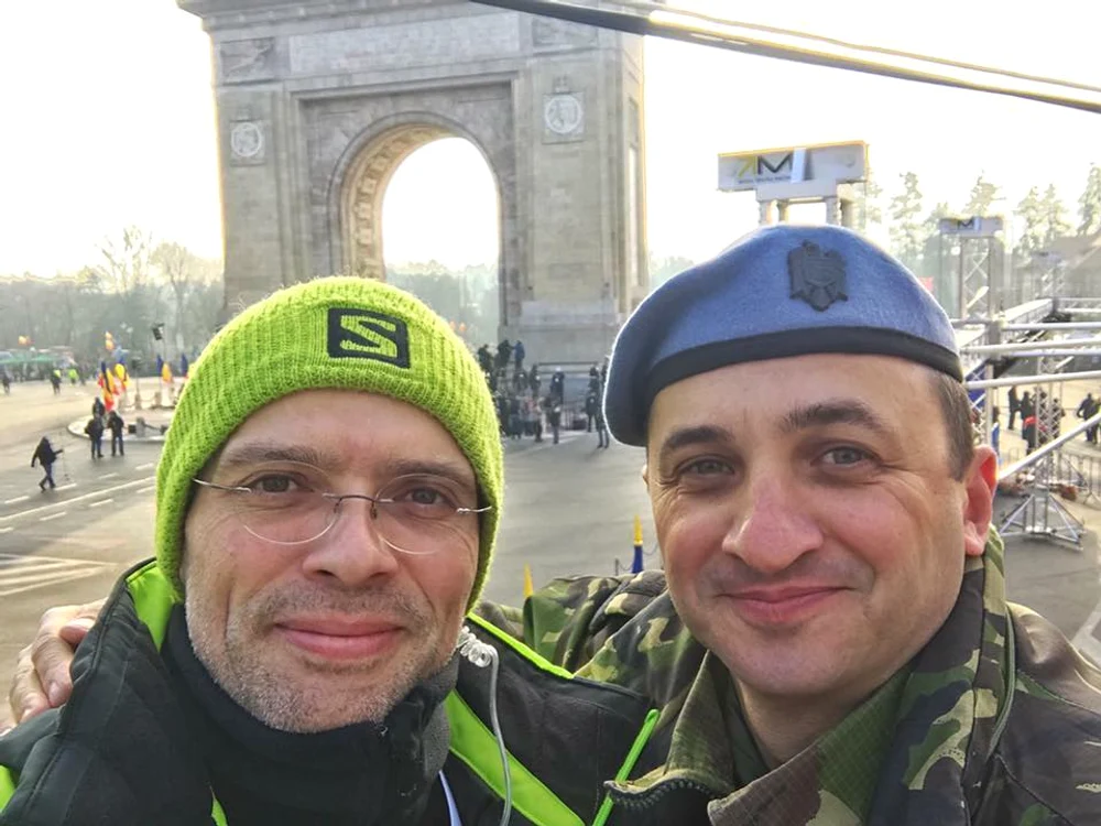 Adelin Petrisor și colonelul Constantin Spînu la Arcul de Triumf 