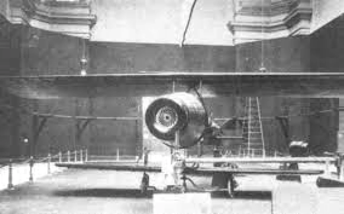 Învingând obstacolele întâmpinate, inginerul A. Dragomir inventează şi experimentează, în anul 1929, la Paris şi Bucureşti, „celula paraşutată”, prima cabină catapultată din lume, destinată salvării pasagerilor dintr-un avion aflat în pericol de prăbuşire.