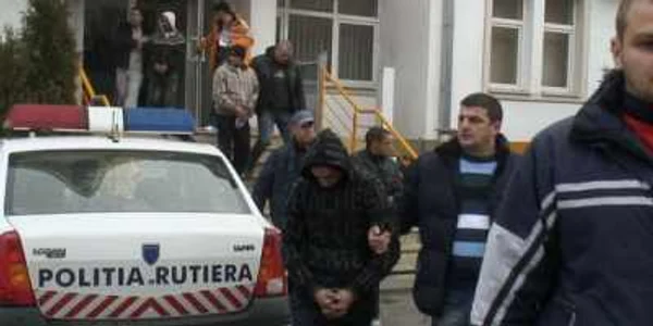 Cei cinci spărgători au fost prezentați judecătorilor cu propunere de arestare preventivă