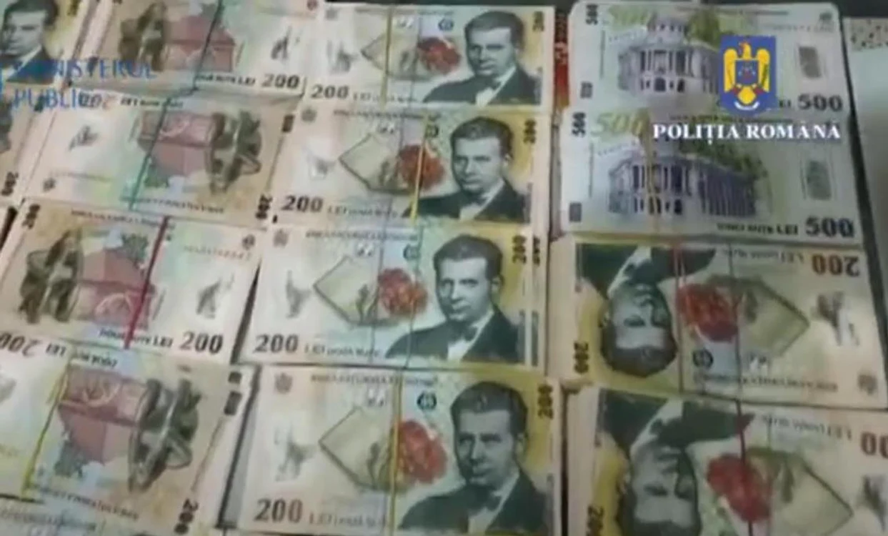 Banii găsiți la percheziții FOTO: Captură video Poliția Română