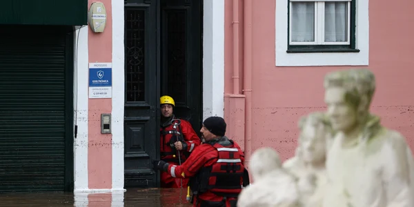 Inundații în Lisabona, Portugalia. FOTO EPA-EFE