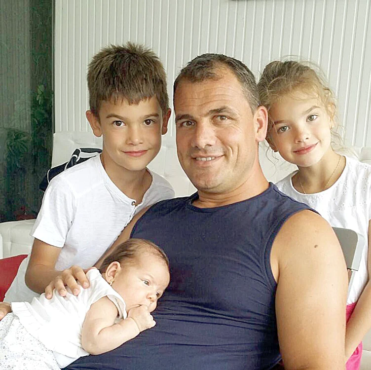
    Comorile lui Ionuț Iftimoaie:  Nicole Maria (6 ani), Nicholas  Ionuț (7 ani) și Ioana (două luni)  