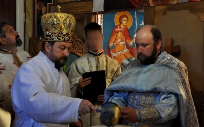 
    Corneliu Bârlădeanu (stânga) şi Sebastian Jitaru au fost arestaţi    