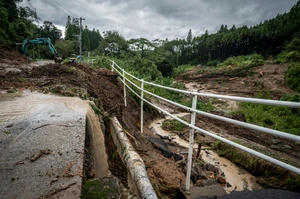 Taifunul Nanmadol a lovit Japonia  Foto AFP (1) jpg