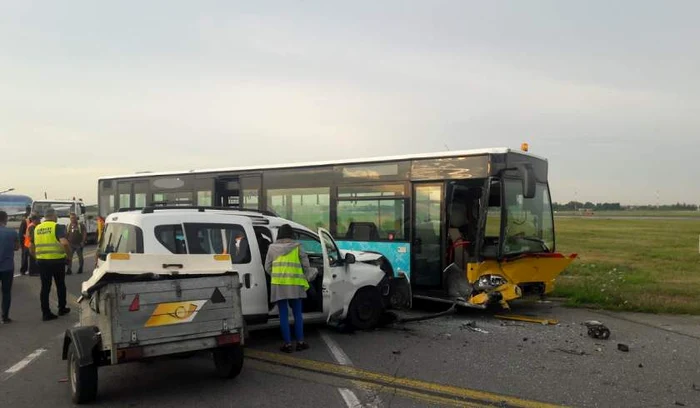 
    În urma accidentului patru persoane au ajuns la spital Foto: Observator.tv  