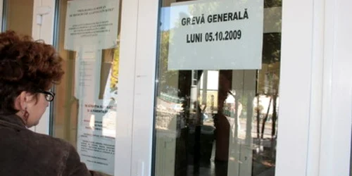 NEAMŢ: Elevii şi preşcolarii au weekend-ul prelungit de grevă